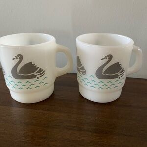 Vintage Thermocrisa Japon Milk Glass Swan Design White Mugs